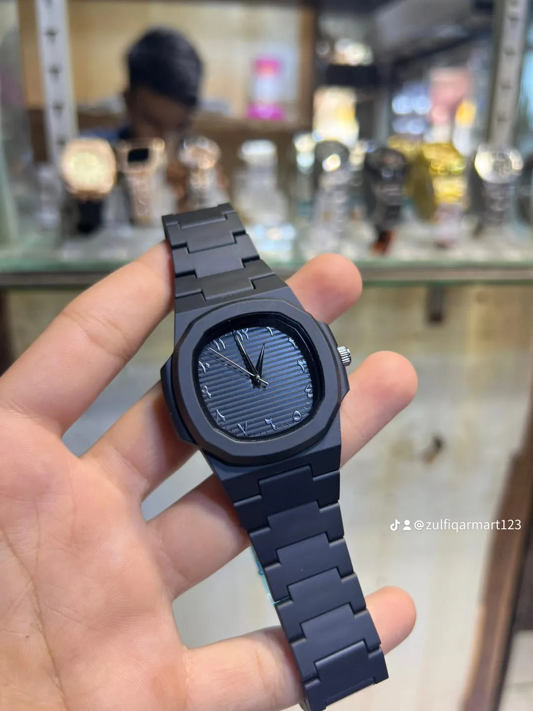 Black Arabic Aura Watch | Elegant Luxury Unisex Design | Stylish Fashion Wristwatch