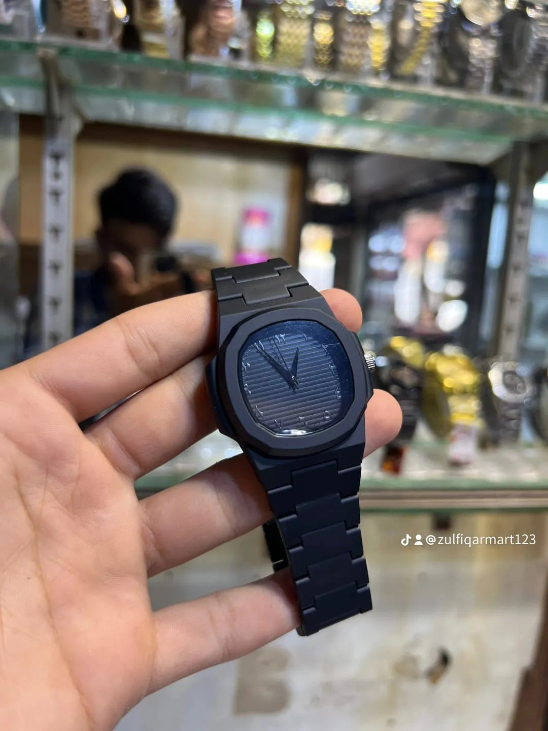 Black Arabic Aura Watch | Elegant Luxury Unisex Design | Stylish Fashion Wristwatch